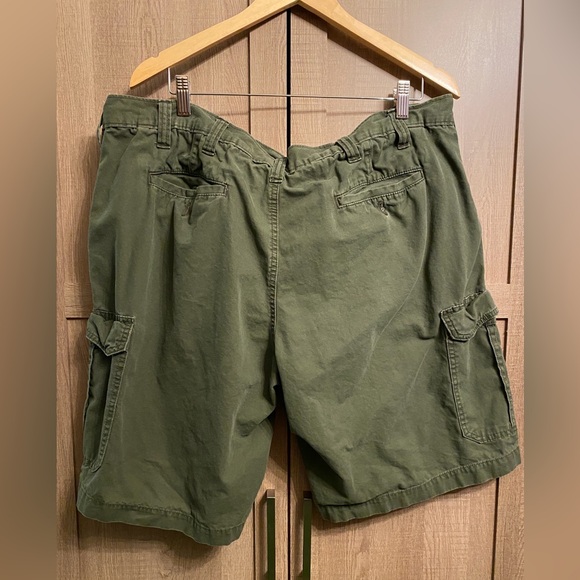 Denver Hayes Menโs Cargo Shorts, Size 42 - Picture 3 of 5